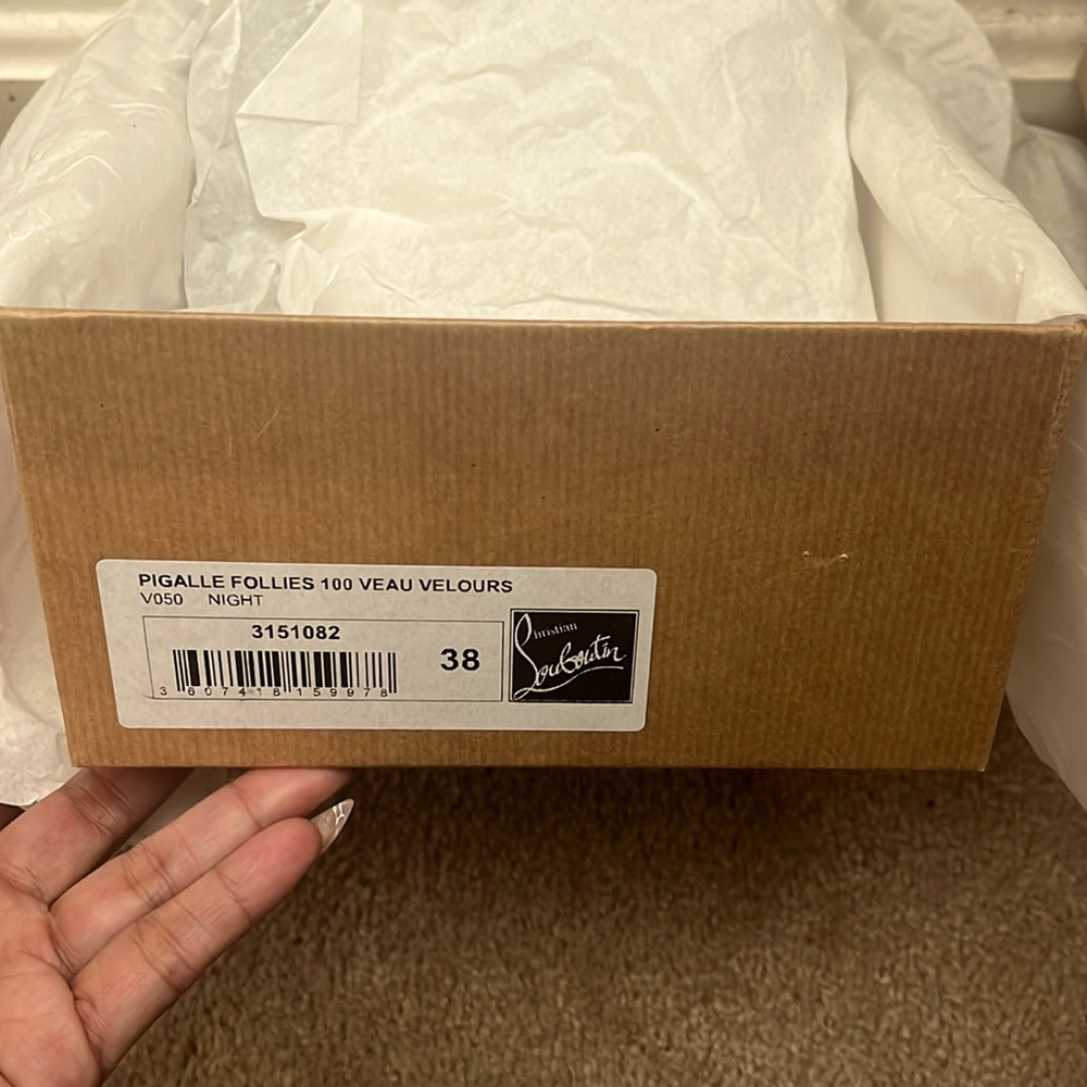 Slightly worn Christian Louboutin 
Pigalle 100MM Veau Velours V050 Night
38 (8)